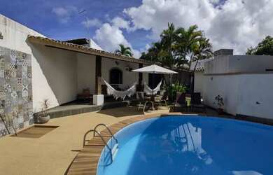 Imagem: A casa possui 1 Dormitório, 1 Banheiro, 1 Vaga na garagem