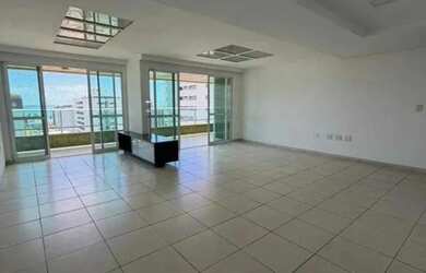 Imagem: O apartamento possui 4 Dormitórios, 4 Banheiros, 3 Vagas na