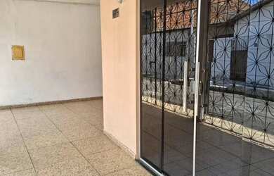 Imagem: A casa possui 2 Dormitórios, 2 Banheiros, 1 Vaga na garagem