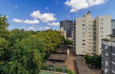 Imagem: O apartamento possui 3 Dormitórios, 2 Banheiros, 1 Vaga na