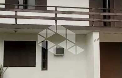 Imagem: A casa possui 3 Dormitórios, 2 Banheiros, 3 Vagas na garagem