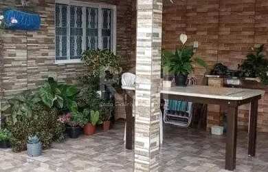 Imagem: A casa possui 2 Dormitórios, 2 Banheiros, 1 Vaga na garagem