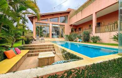 Imagem: A casa à venda possui 5 Dormitórios, 5 Banheiros, 4 Vagas