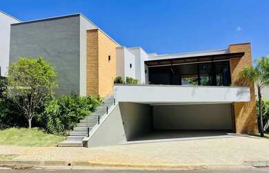 Imagem: A casa em condomínio à venda possui 3 Dormitórios, 5 Banheiros