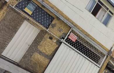 Imagem: A casa possui 3 Dormitórios, 2 Banheiros e 2 Vagas na garagem