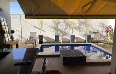 Imagem: A casa em condomínio possui 4 Dormitórios, 5 Banheiros, 4