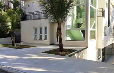 Imagem: A casa possui 4 Dormitórios, 5 Banheiros, 3 Vagas na garagem