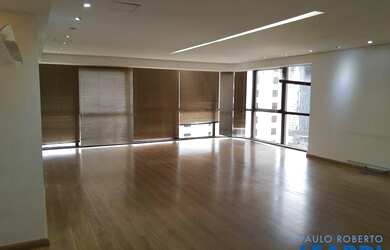 Imagem: O depósito possui 1 Vaga na garagem e 143m² de Área e está