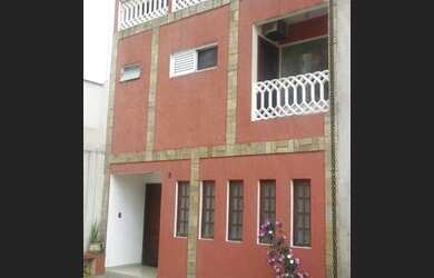 Imagem: A casa possui 2 Dormitórios, 4 Banheiros, 2 Vagas na garagem