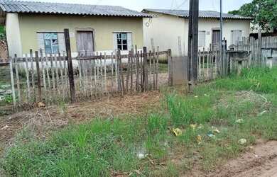 Imagem: A casa possui 2 Dormitórios, 1 Banheiro, 1 Vaga na garagem