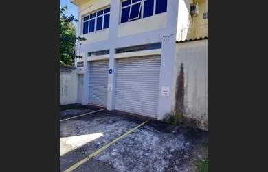 Imagem: O depósito possui 4 Vagas na garagem, 420m² de Área e está