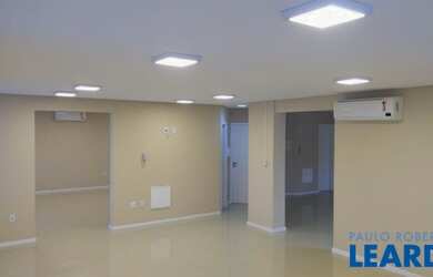 Imagem: O depósito possui 1 Vaga na garagem, 40m² de Área e está