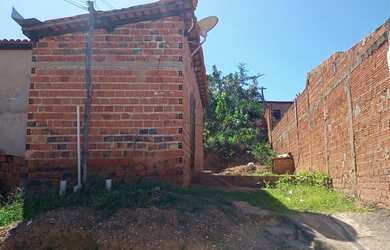 Imagem: A casa possui 1 Dormitório e 1 Banheiro e está localizado