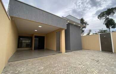 Imagem: A casa possui 3 Dormitórios, 2 Banheiros, 2 Vagas na garagem