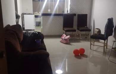 Imagem: A casa possui 2 Dormitórios, 2 Banheiros, 2 Vagas na garagem