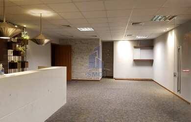 Imagem: O depósito possui 5 Vagas na garagem, 404m² de Área e está