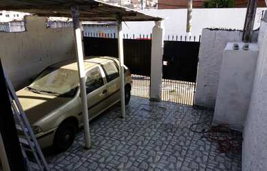 Imagem: A casa possui 2 Dormitórios, 1 Banheiro, 1 Vaga na garagem