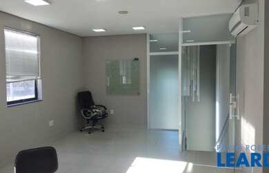 Imagem: O depósito possui 5 Vagas na garagem, 400m² de Área e está