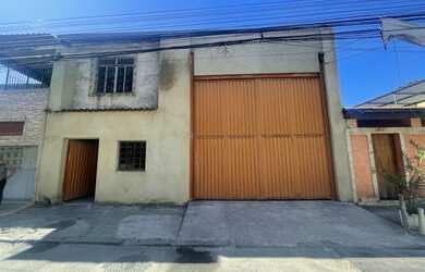 Imagem: O depósito possui 5 Vagas na garagem, 240m² de Área e está