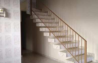 Imagem: A casa possui 4 Dormitórios, 3 Banheiros, 2 Vagas na garagem