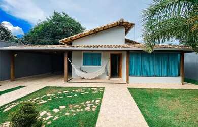 Imagem: A casa possui 3 Dormitórios, 3 Banheiros, 3 Vagas na garagem