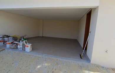 Imagem: A casa possui 3 Dormitórios, 3 Banheiros, 4 Vagas na garagem