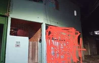 Imagem: A casa possui 1 Dormitório, 1 Banheiro, 2 Vagas na garagem