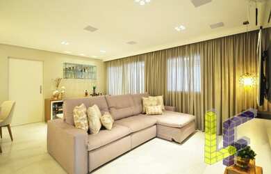 Imagem: O apartamento possui 3 Dormitórios, 1 Banheiro, 3 Vagas na