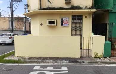 Imagem: A casa possui 1 Dormitório, 1 Banheiro, 1 Vaga na garagem