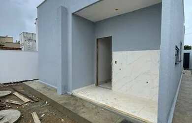 Imagem: A casa possui 2 Dormitórios, 1 Banheiro, 2 Vagas na garagem