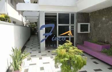 Imagem: A casa possui 4 Dormitórios, 4 Banheiros, 5 Vagas na garagem