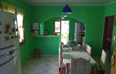 Imagem: A casa possui 5 Dormitórios, 3 Banheiros, 3 Vagas na garagem