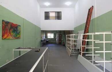 Imagem: O depósito possui 1 Vaga na garagem, 125m² de Área e está