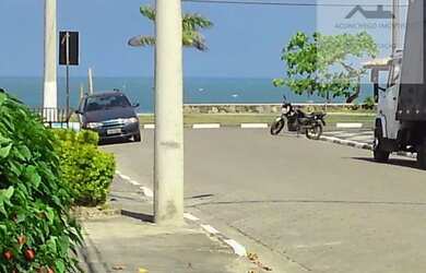 Imagem: A casa possui 4 Dormitórios, 3 Banheiros, 5 Vagas na garagem