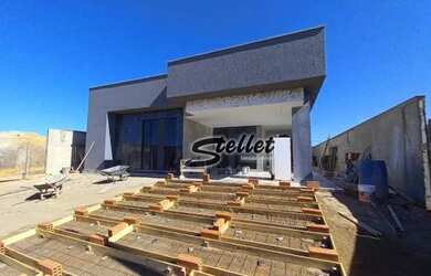 Imagem: A casa possui 3 Dormitórios, 3 Banheiros, 2 Vagas na garagem