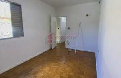 Imagem: A casa possui 2 Dormitórios, 2 Banheiros, 2 Vagas na garagem