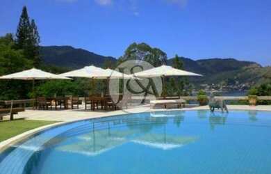 Imagem: A casa possui 5 Dormitórios, 2 Banheiros, 5 Vagas na garagem