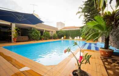 Imagem: A casa possui 5 Dormitórios, 5 Banheiros, 5 Vagas na garagem