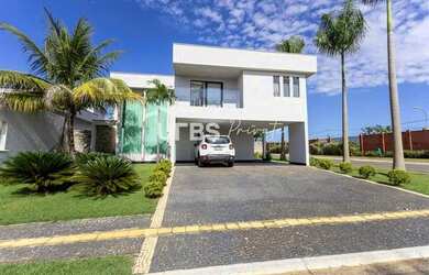 Imagem: A casa possui 5 Dormitórios, 5 Banheiros, 4 Vagas na garagem