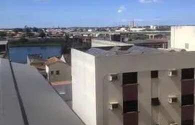 Imagem: O apartamento possui 3 Dormitórios, 1 Banheiro, 1 Vaga na garagem