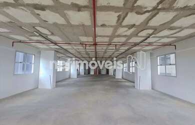 Imagem: O depósito possui 2 Vagas na garagem e 267m² de Área e está