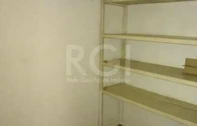 Imagem 12: Apartamento de 2 (dois) dormitórios na rua Santo Antônio, muito bem localizado, ficando a