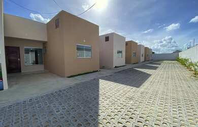 Imagem: A casa possui 2 Dormitórios, 1 Banheiro, 1 Vaga na garagem