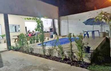 Imagem: A casa possui 2 Dormitórios, 1 Banheiro, 2 Vagas na garagem