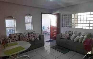 Imagem: A casa possui 2 Dormitórios, 1 Banheiro, 70m² de Área e