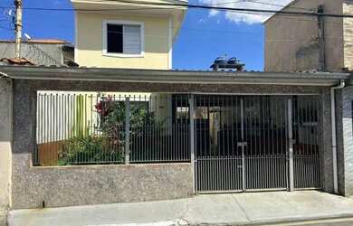 Imagem: A casa possui 4 Dormitórios, 2 Banheiros, 1 Vaga na garagem