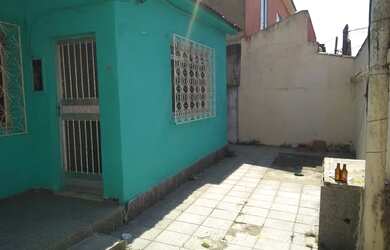 Imagem: A casa possui 3 Dormitórios, 1 Banheiro, 3 Vagas na garagem