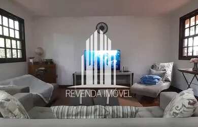 Imagem: A casa em condomínio possui 5 Dormitórios, 5 Banheiros e 750m²