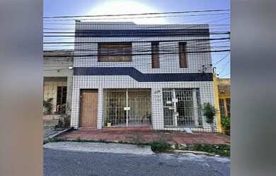 Imagem: A casa possui 2 Dormitórios, 2 Banheiros, 110m² de Área e