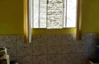 Imagem: A casa possui 3 Dormitórios, 1 Banheiro, 3 Vagas na garagem